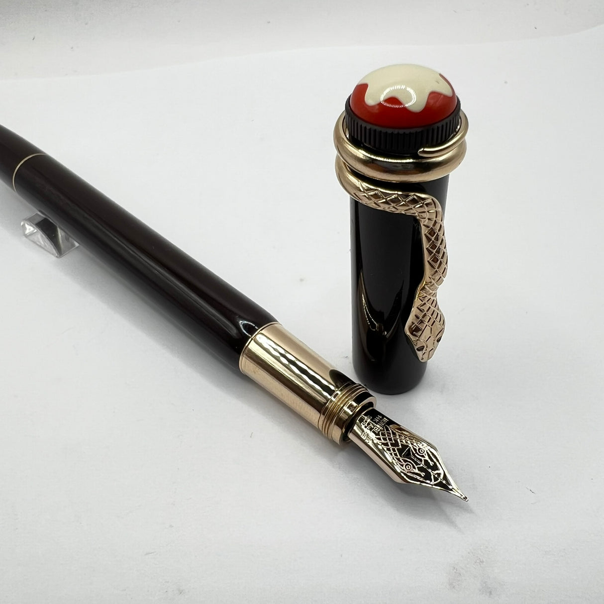 Montblanc Heritage Rouge Et Noir Tropic Brown Fountain Pen - Fine 14kt Gold Nib