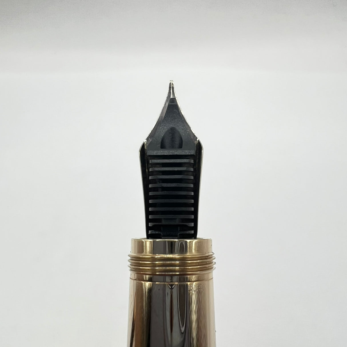 Montblanc Heritage Rouge Et Noir Tropic Brown Fountain Pen - Fine 14kt Gold Nib