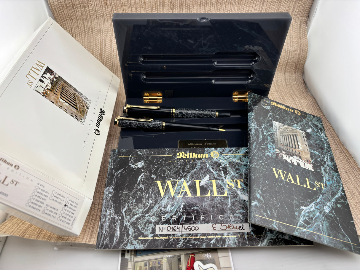 Pelikan Wall Street Set #0164/4500 Fountain Pen and Ballpoint Pen - Oblique 18kt Gold Nib For Right-Handed Writers