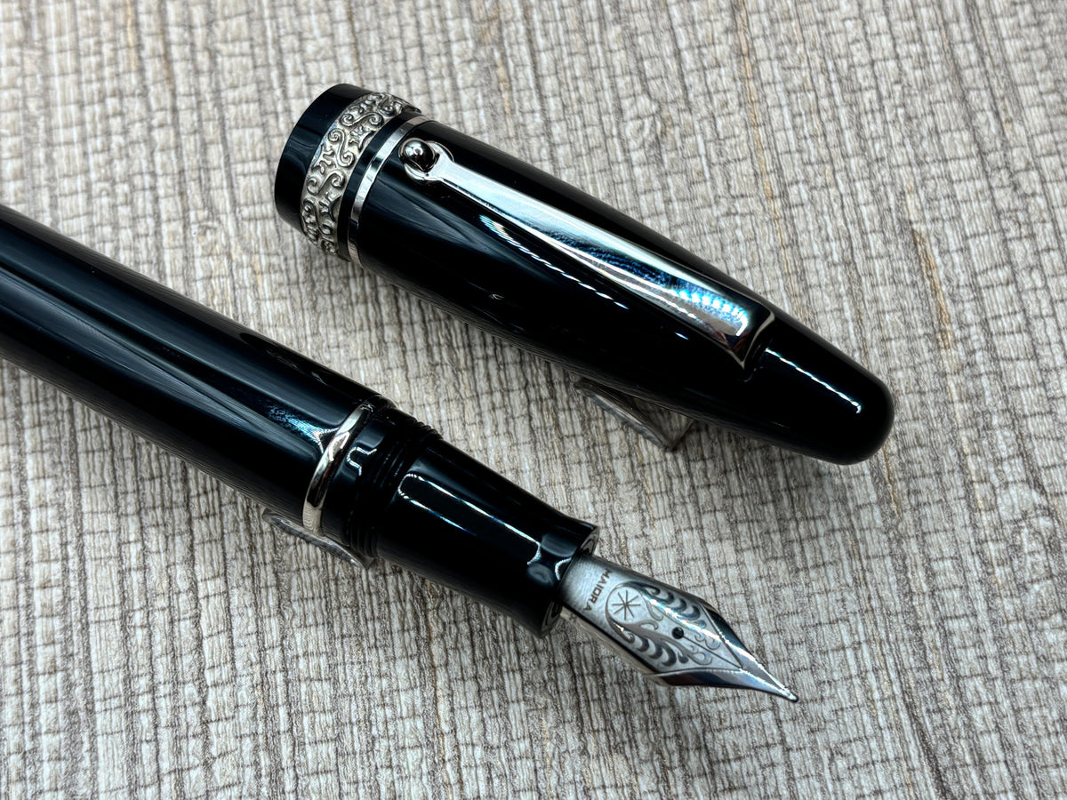 Maiora Golden Age Black Silver Trim - Fountain Pen