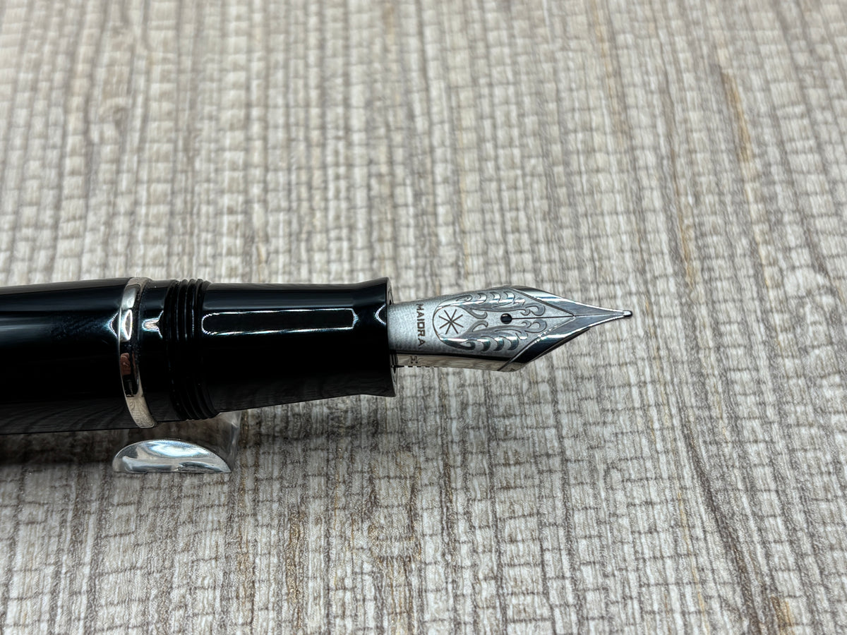 Maiora Golden Age Black Silver Trim - Fountain Pen