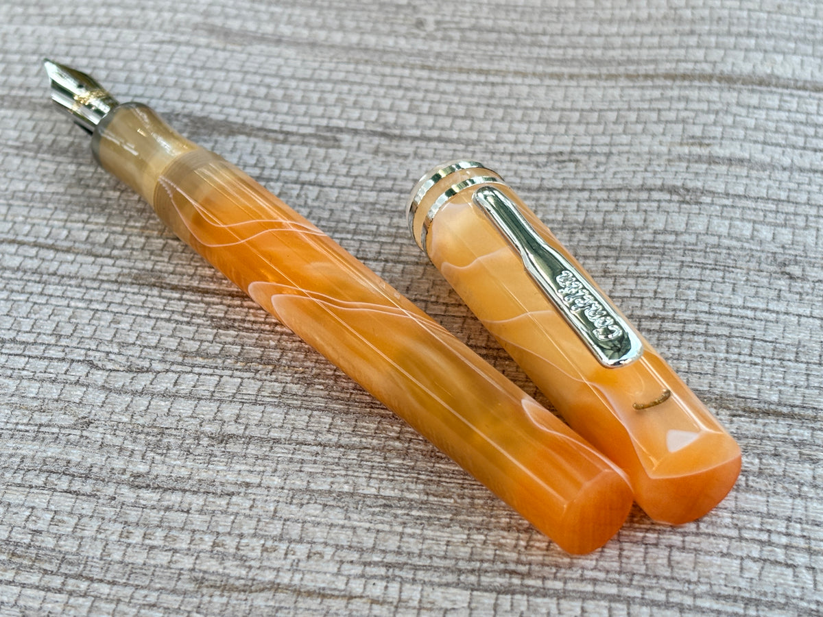 Jimmy's Pick - Conklin Ohio Peach and Cream Gold Nib 14k 585 Broad - Fountain Pen