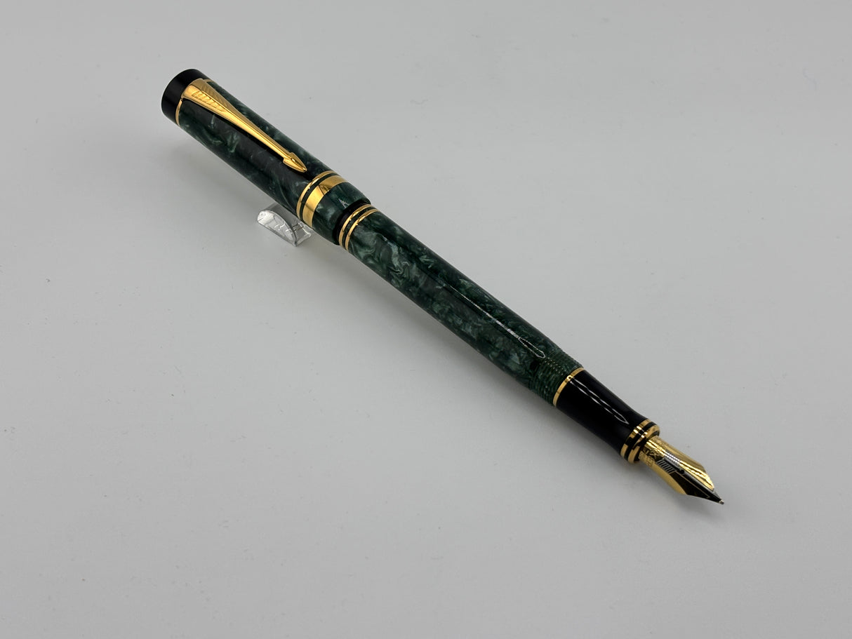 Parker International Duofold Green Marble Fountain Pen - Fine 18kt Gold Nib