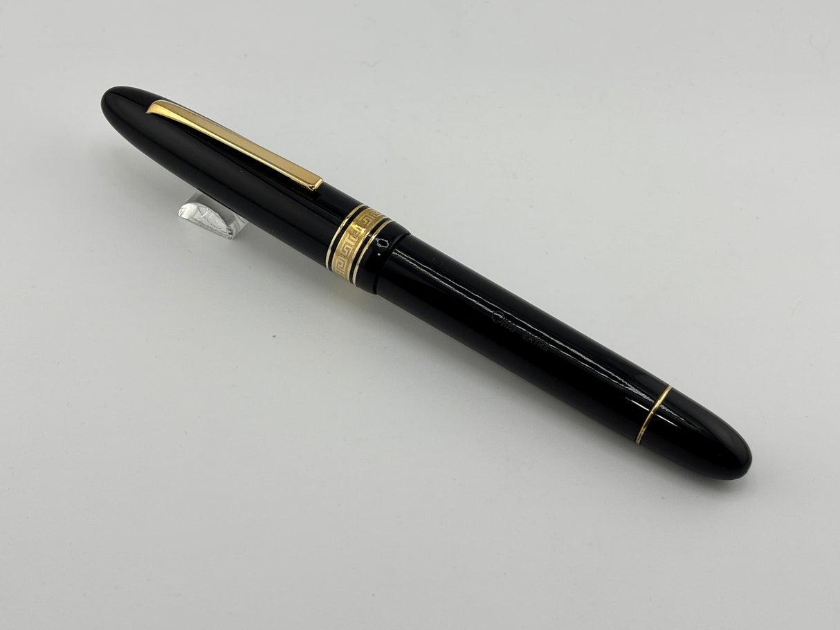 OMAS Largest Ogiva "Extra" Black Fountain Pen - Medium 18kt Gold Nib