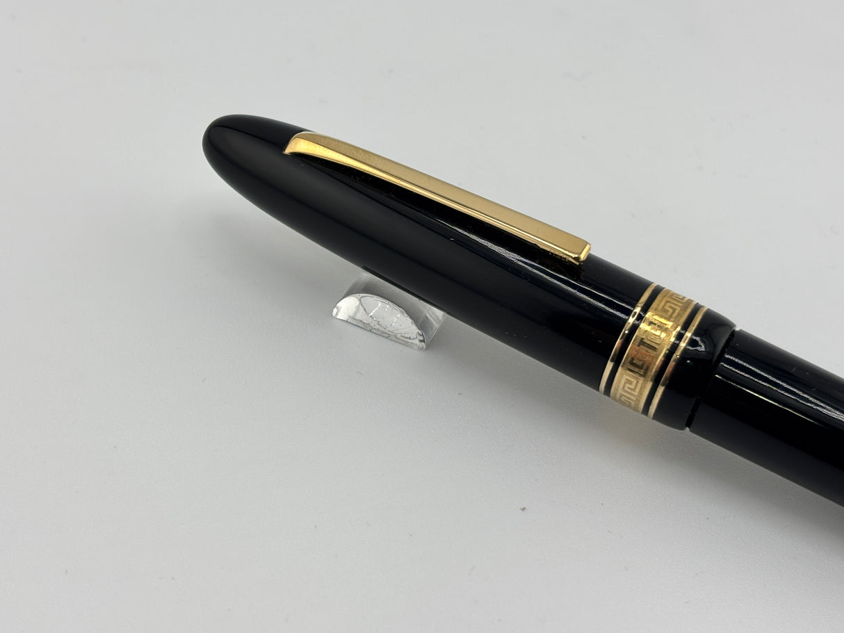 OMAS Largest Ogiva "Extra" Black Fountain Pen - Medium 18kt Gold Nib