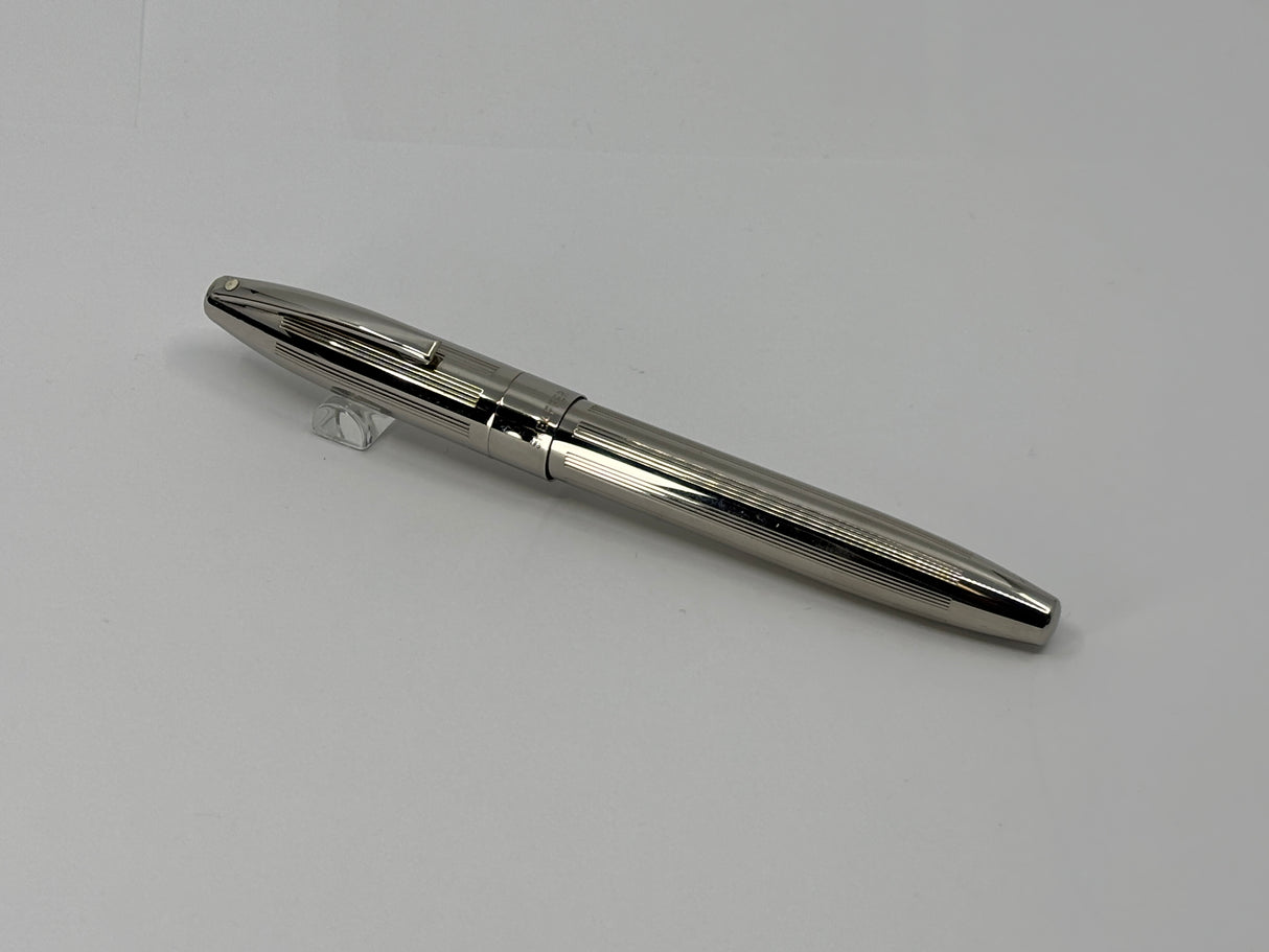 Sheaffer Legacy II Fountain Pen - Platinum-Plated Etched Vertical Line Design - Fine 18kt Gold Nib