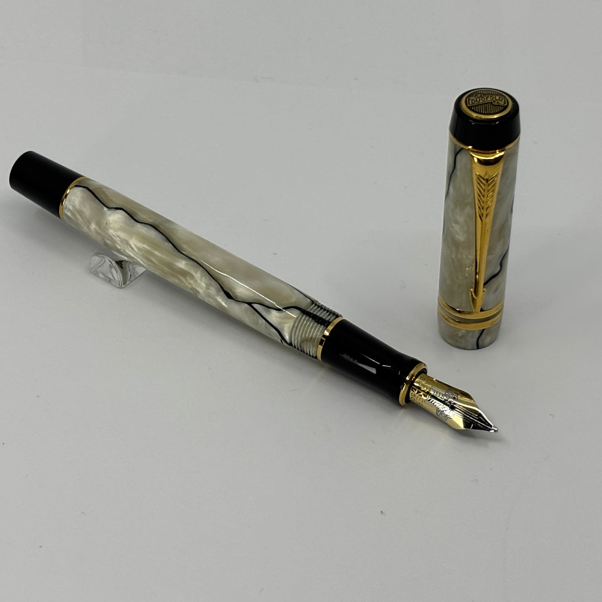 Parker Duofold International (Standard Size) Pearl & Black Fountain Pen - Broad 18kt Gold Nib