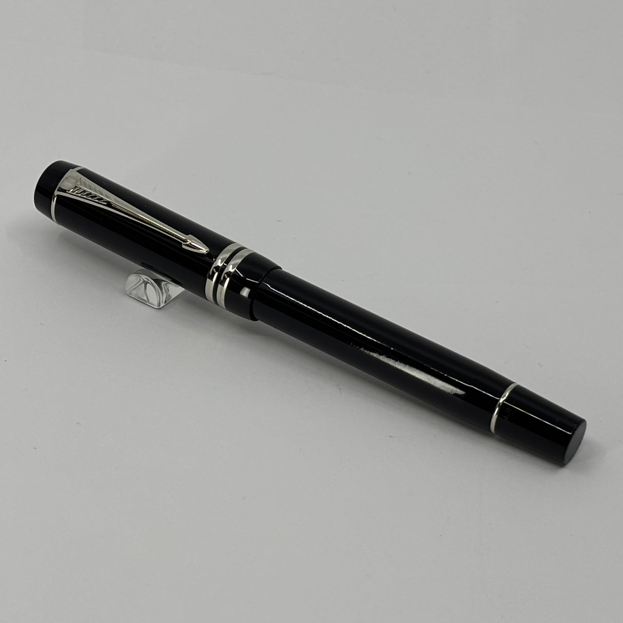 Parker Duofold International (Standard Size) Black Fountain Pen - Broad 18kt Gold Nib