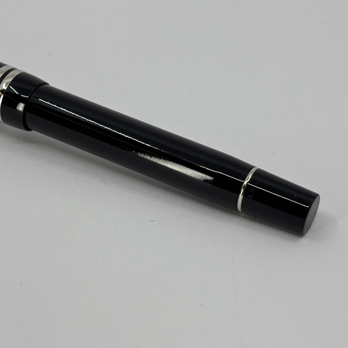 Parker Duofold International (Standard Size) Black Fountain Pen - Broad 18kt Gold Nib