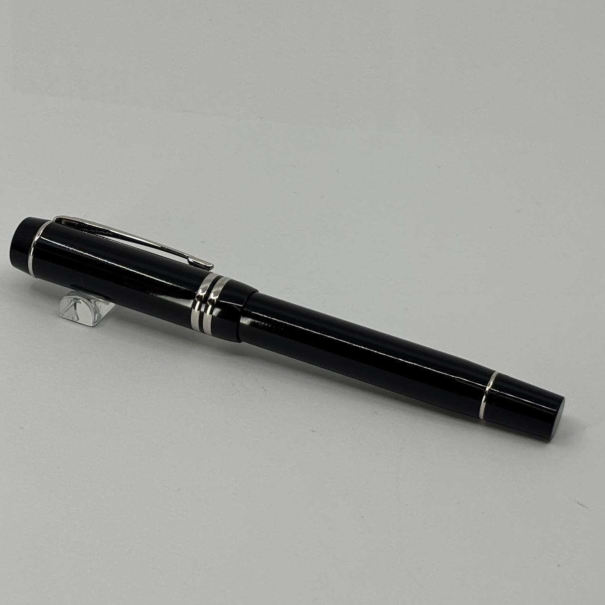 Parker Duofold International (Standard Size) Black Fountain Pen - Broad 18kt Gold Nib