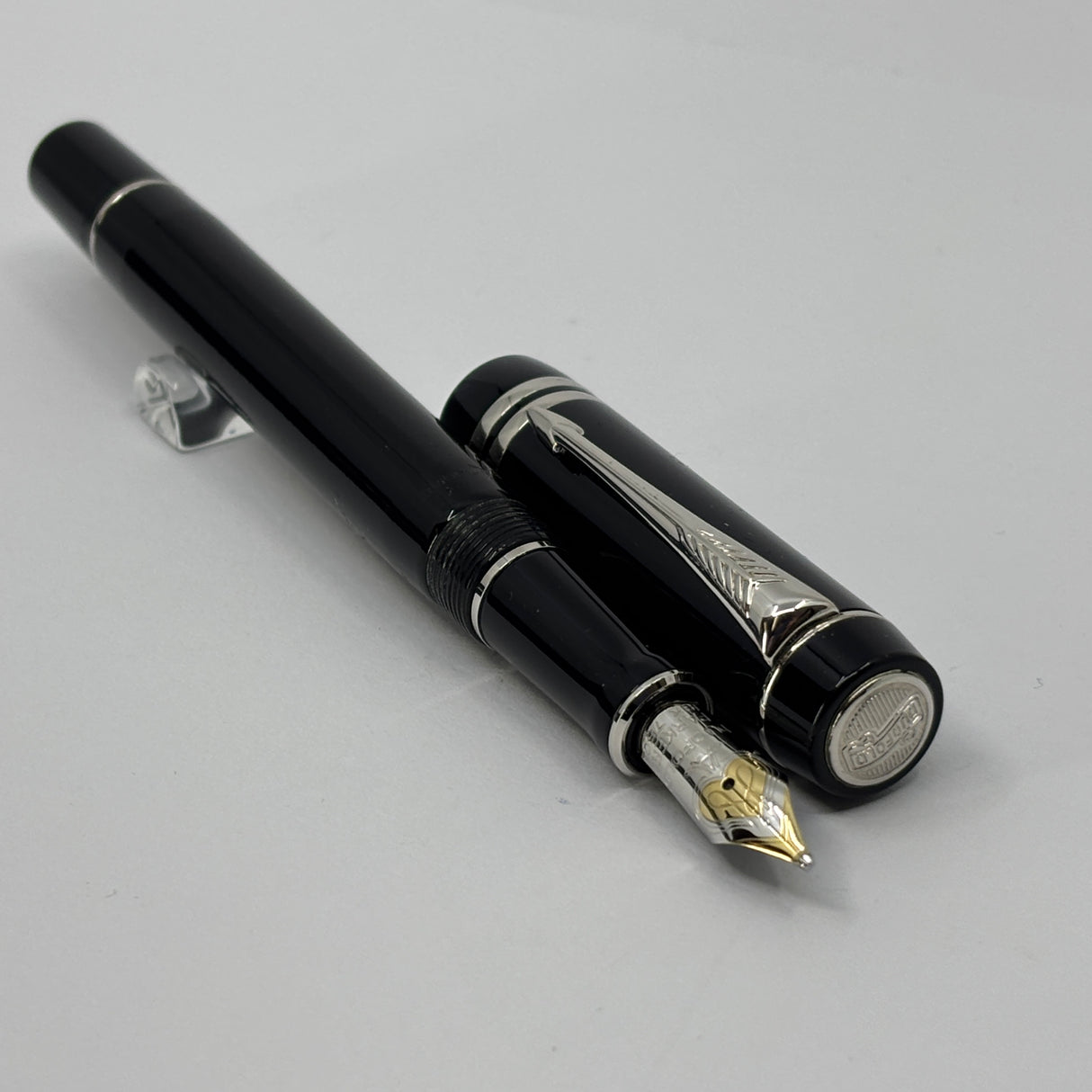 Parker Duofold International (Standard Size) Black Fountain Pen - Broad 18kt Gold Nib