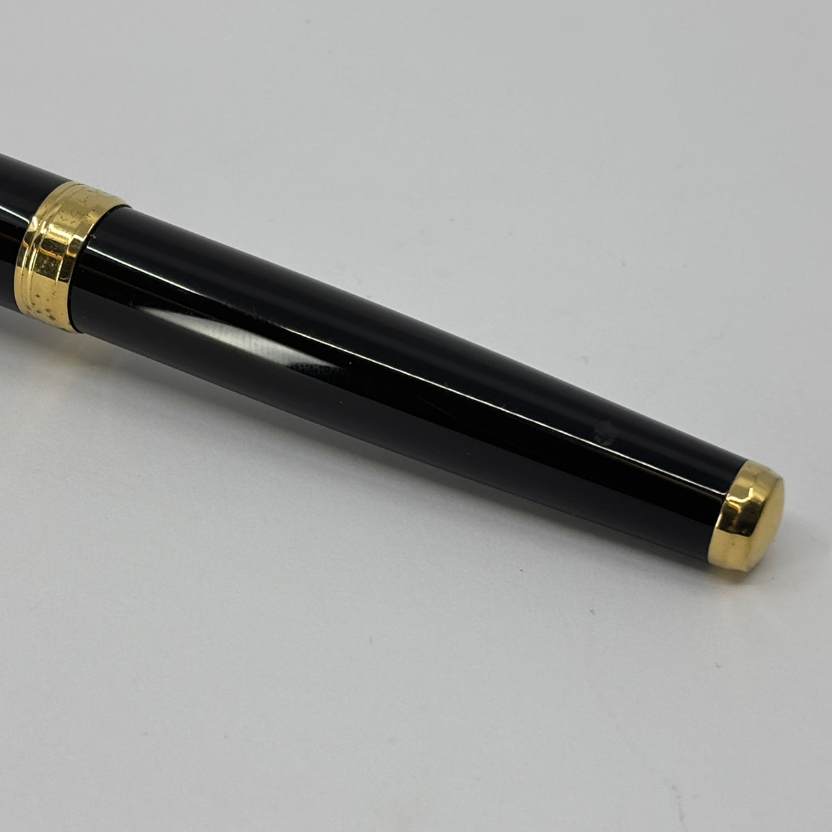 Aurora Black Talentum Fountain Pen - Medium 14kt Gold Nib