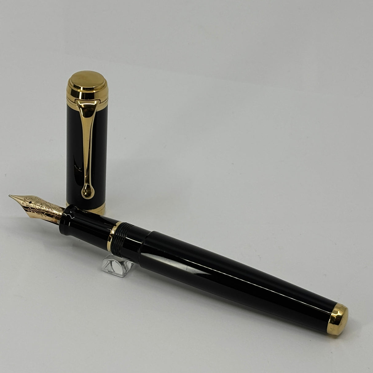 Aurora Black Talentum Fountain Pen - Medium 14kt Gold Nib