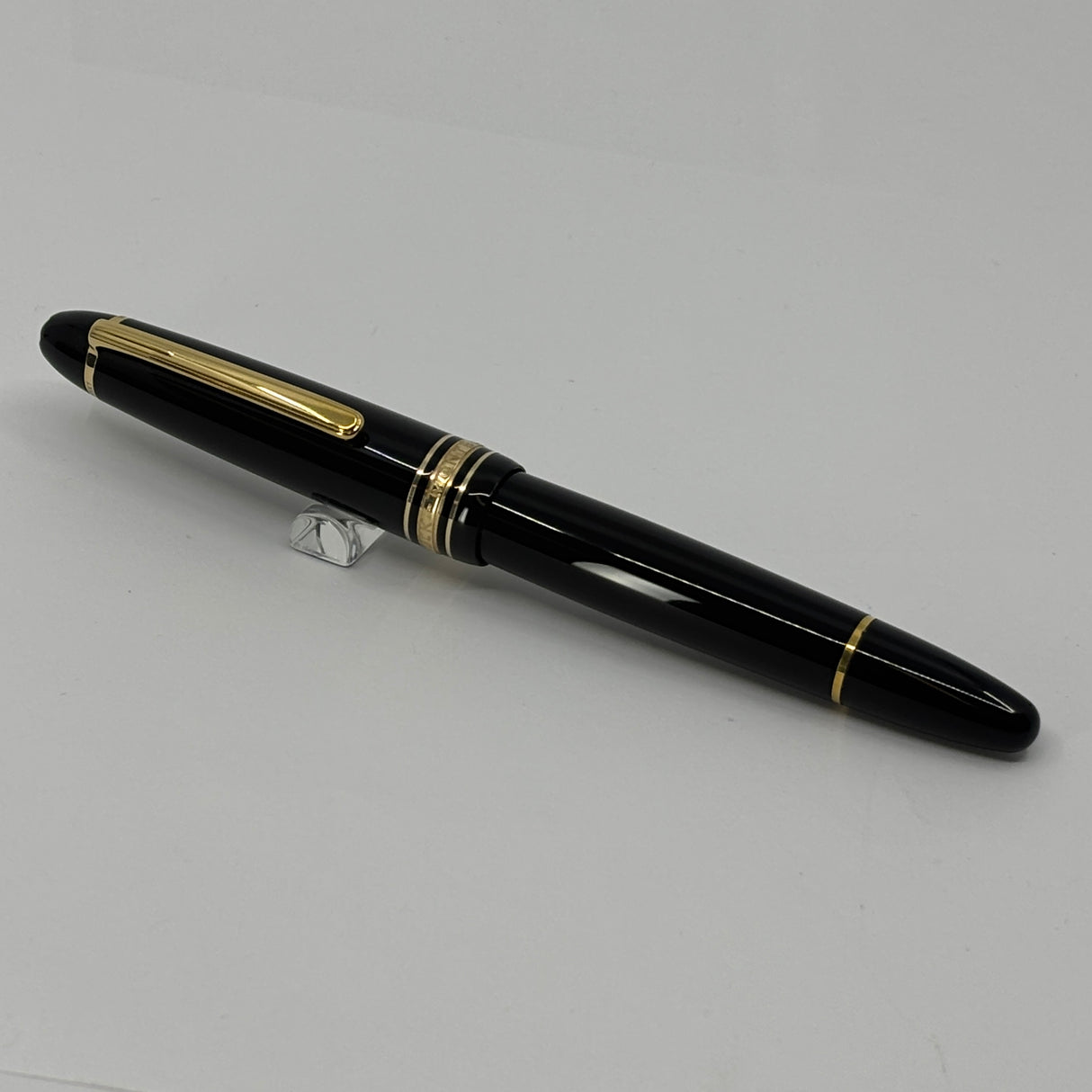 Montblanc #146 Black Resin LeGrand Meisterstuck Fountain Pen - Medium 18kt Gold Nib (Generally Sold with 14kt Nib)