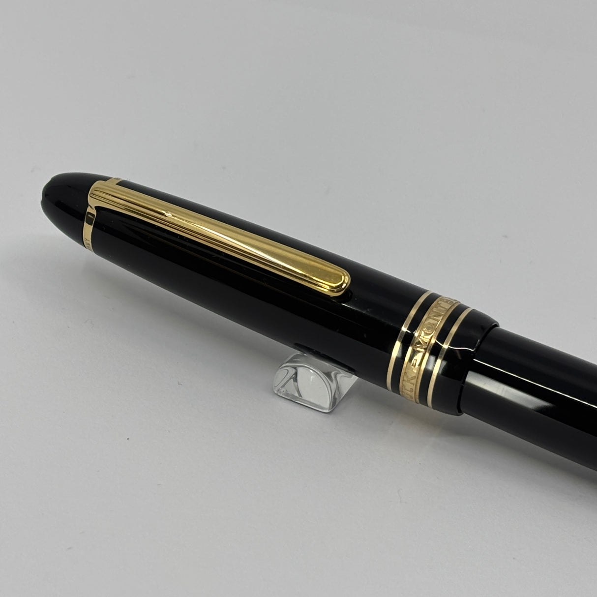 Montblanc #146 Black Resin LeGrand Meisterstuck Fountain Pen - Medium 18kt Gold Nib (Generally Sold with 14kt Nib)