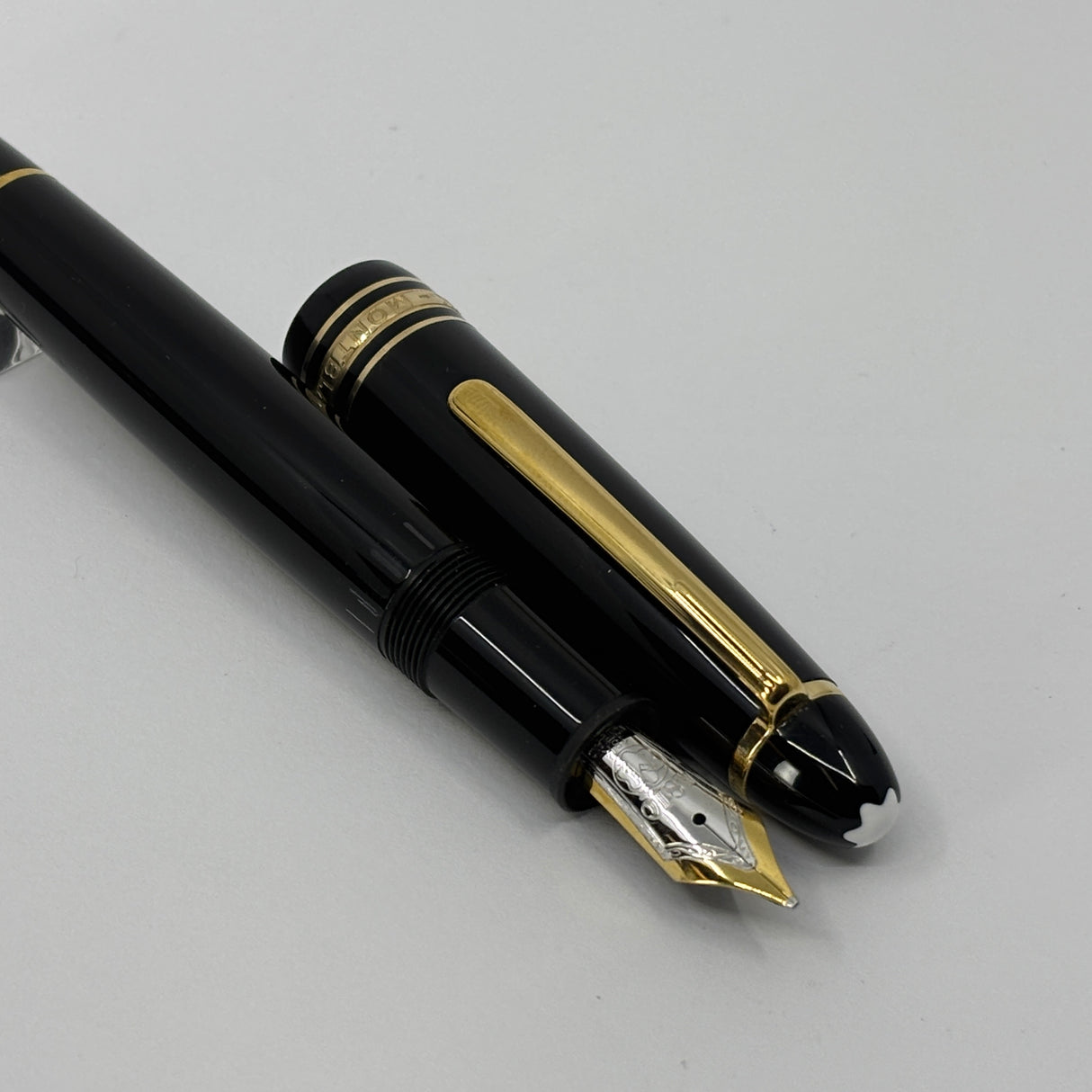 Montblanc #146 Black Resin LeGrand Meisterstuck Fountain Pen - Medium 18kt Gold Nib (Generally Sold with 14kt Nib)