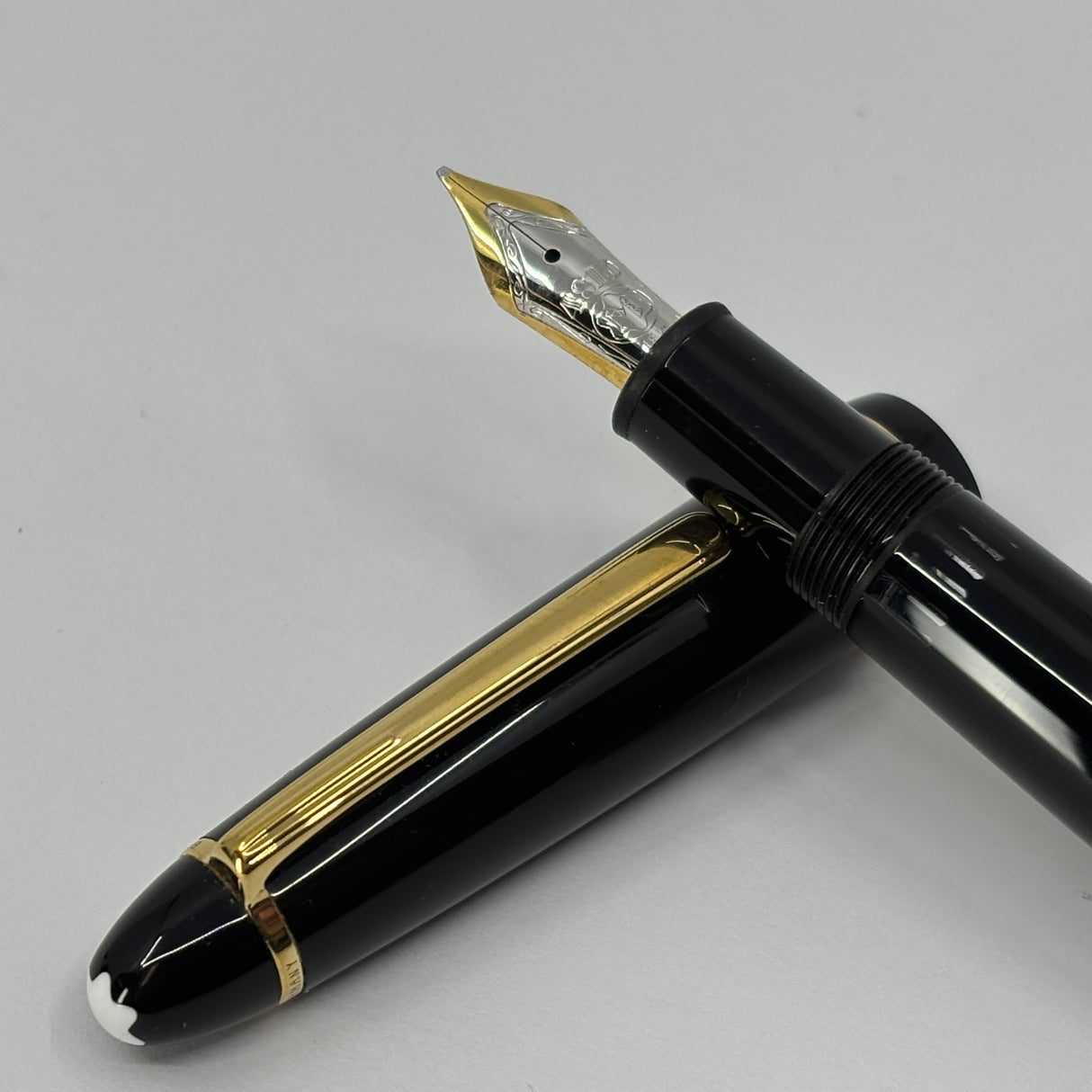 Montblanc #146 Black Resin LeGrand Meisterstuck Fountain Pen - Medium 18kt Gold Nib (Generally Sold with 14kt Nib)