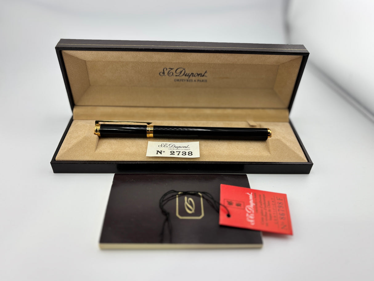 S.T. Dupont Black Laque de Chine Classique Fountain Pen - Fine 18kt Gold Nib