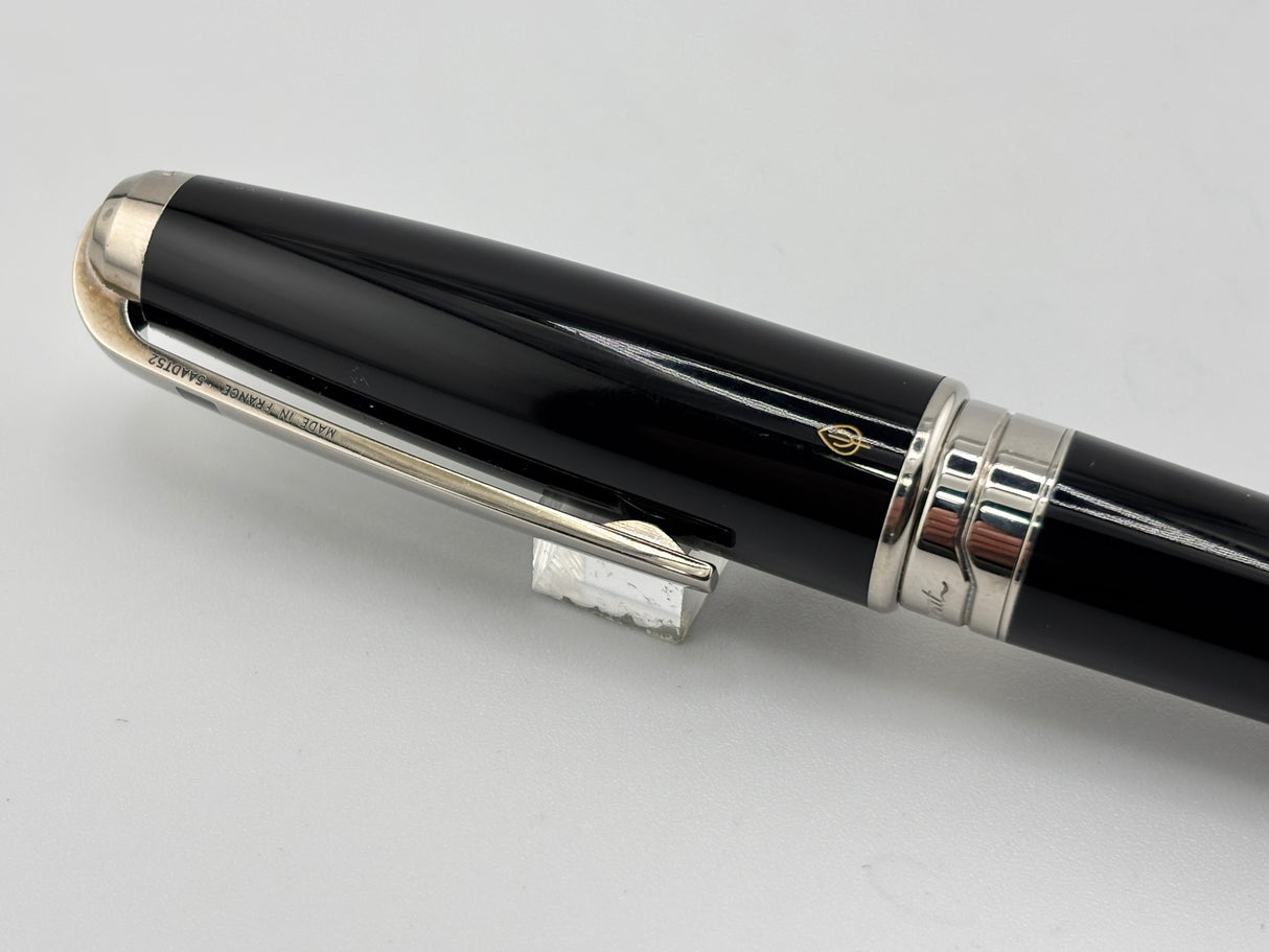 S.T. Dupont Orpheo Extra Large Black Laque de Chine Fountain Pen - Medium 18kt Gold Nib