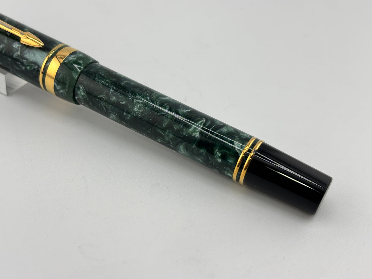Parker Duofold Centennial Marbled Green Fountain Pen (Circa 1990) - Medium 18kt Gold Nib