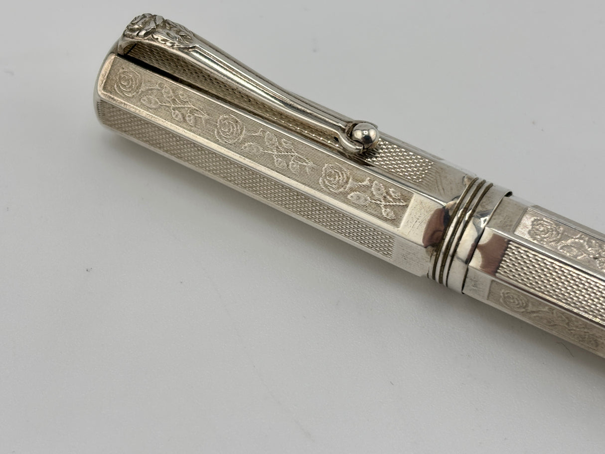 Montegrappa War of the Roses York Special Edition Faceted .925 Sterling Silver Fountain Pen - Fine 18kt Gold Nib