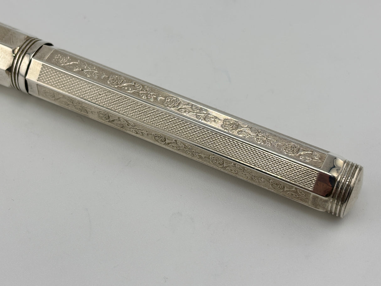 Montegrappa War of the Roses York Special Edition Faceted .925 Sterling Silver Fountain Pen - Fine 18kt Gold Nib