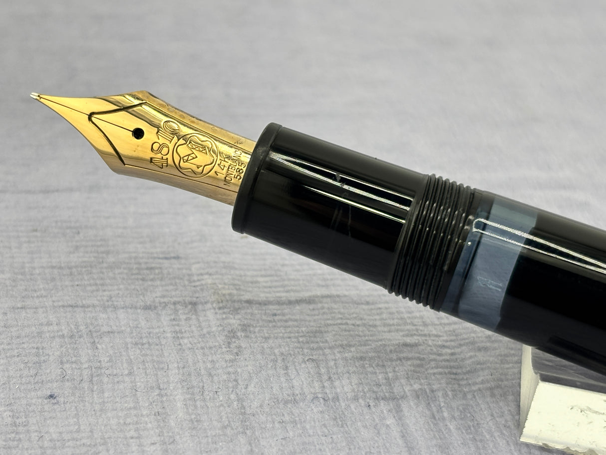 Montblanc 146 circa 1970 Excellent Medium Nib gold 14K585