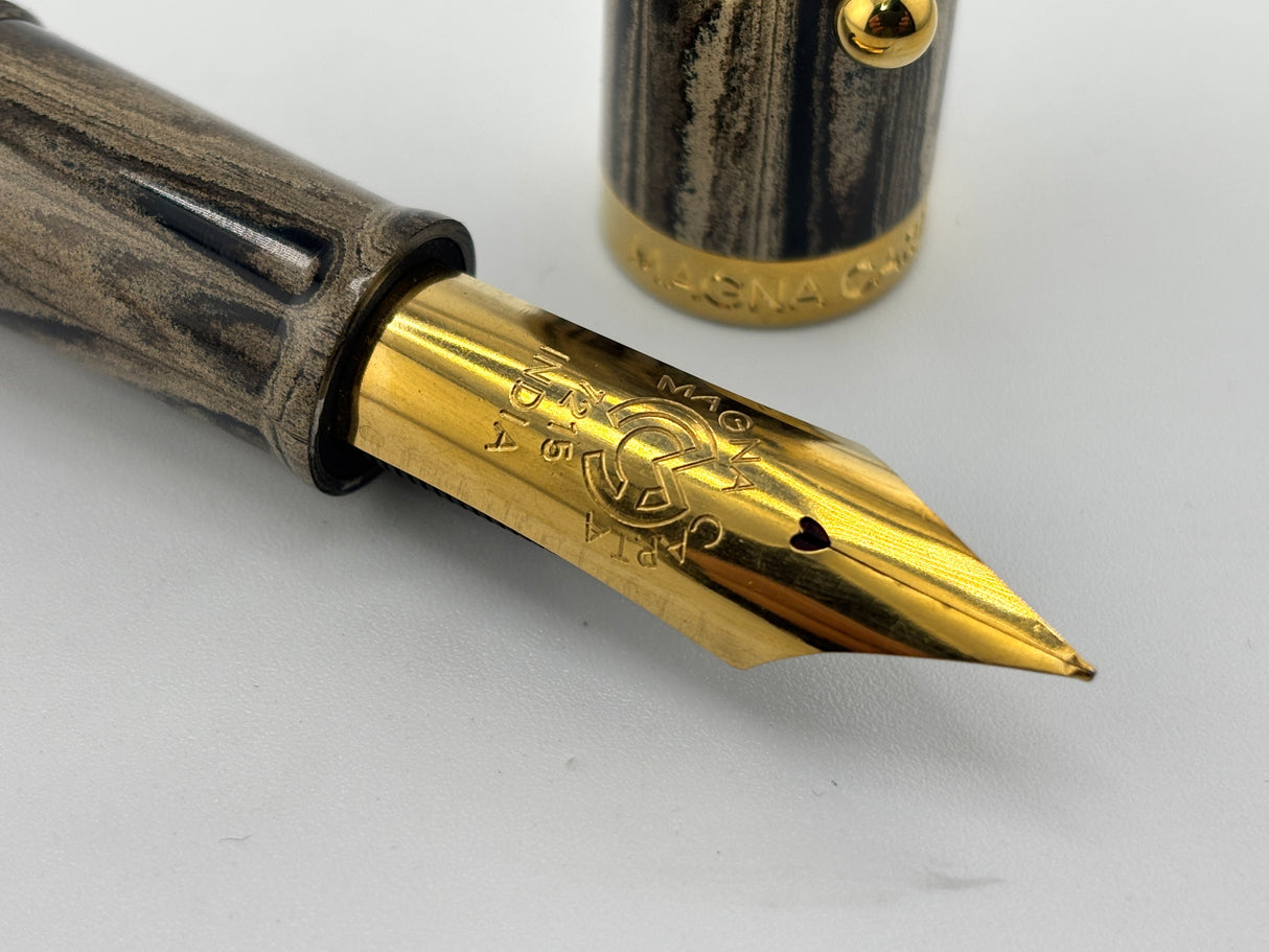 Magna Carta Mag 1000 Olive Green Ripple Ebonite Huge # 10 nib , very nice Fountain Pen !!