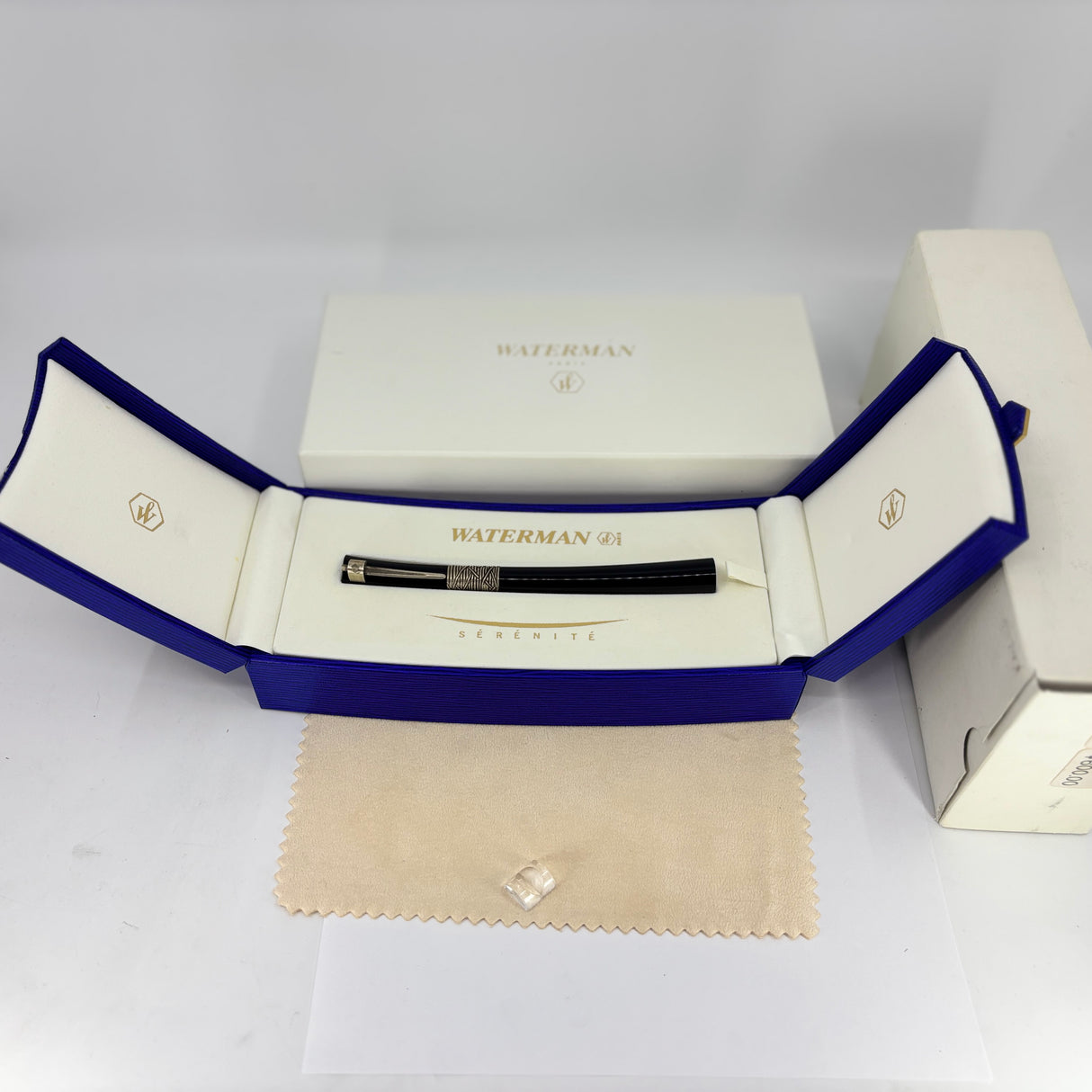 Waterman Serenite Black Fountain Pen - Broad 18kt Gold Nib