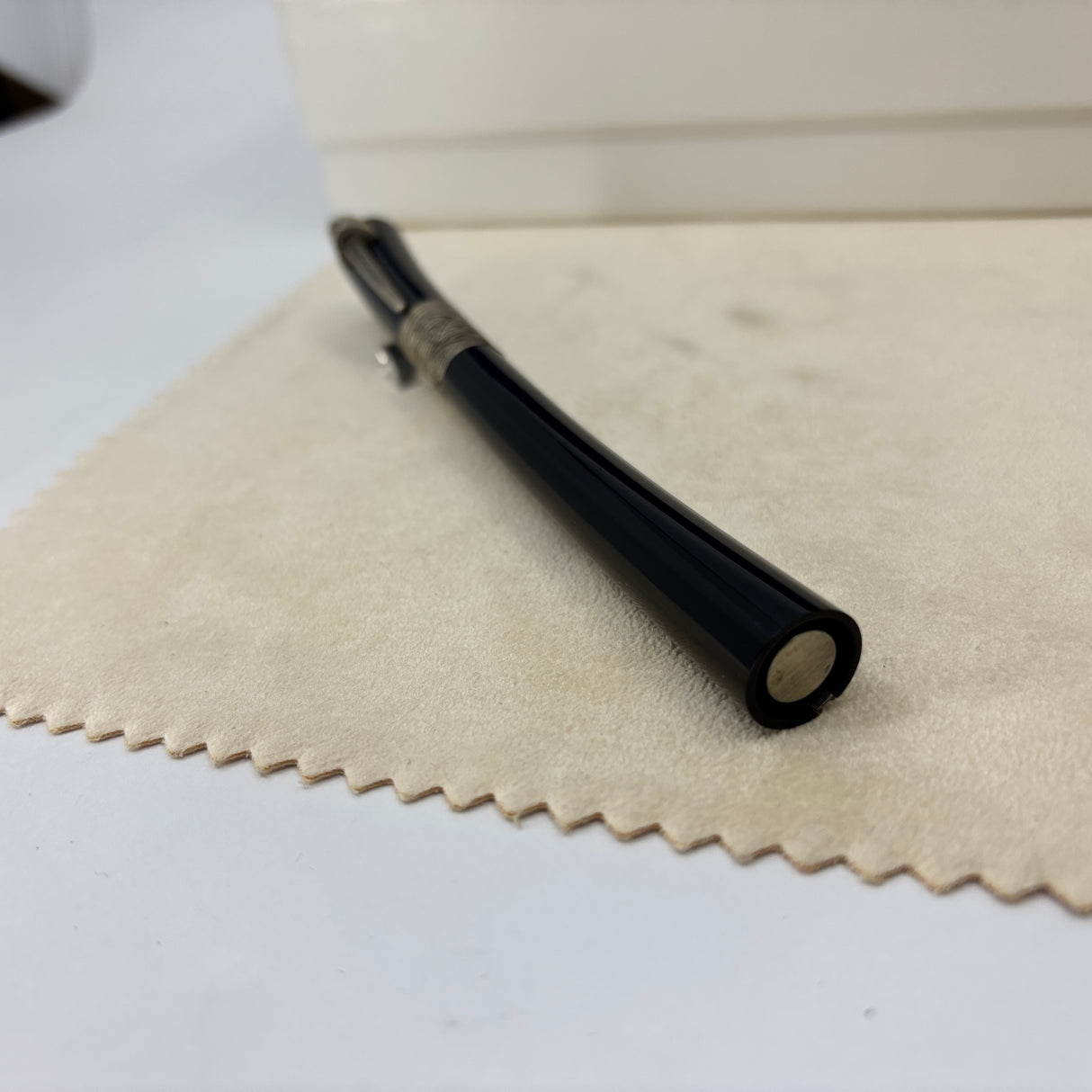Waterman Serenite Black Fountain Pen - Broad 18kt Gold Nib