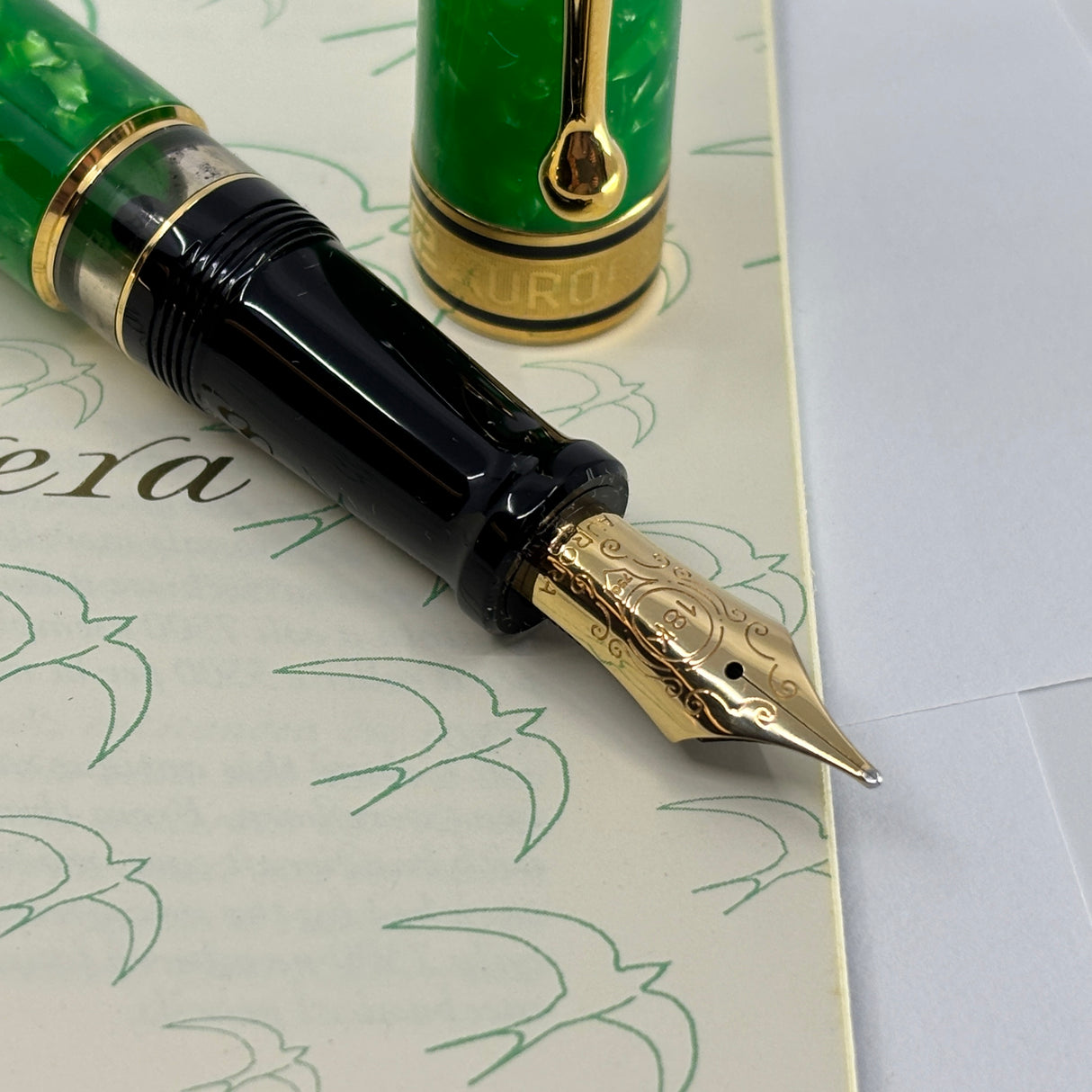 Aurora Verde e Oro Primavera Fountain Pen Limited Edition - Broad 18kt Gold Nib