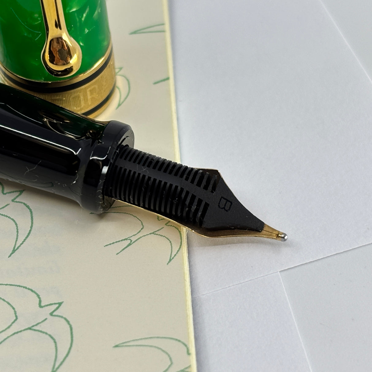 Aurora Verde e Oro Primavera Fountain Pen Limited Edition - Broad 18kt Gold Nib