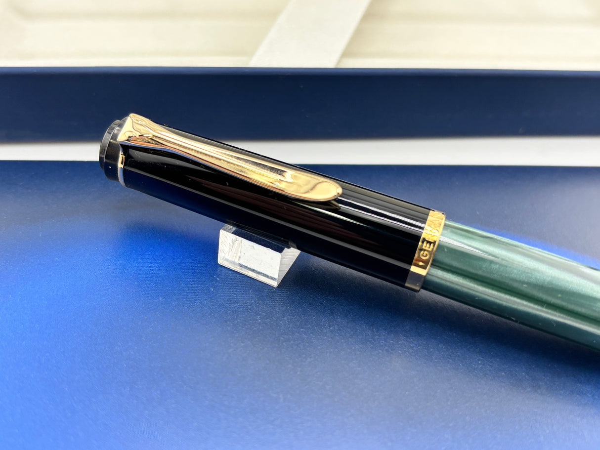 PELIKAN R200 Green Marble gold trim - Roller Ball