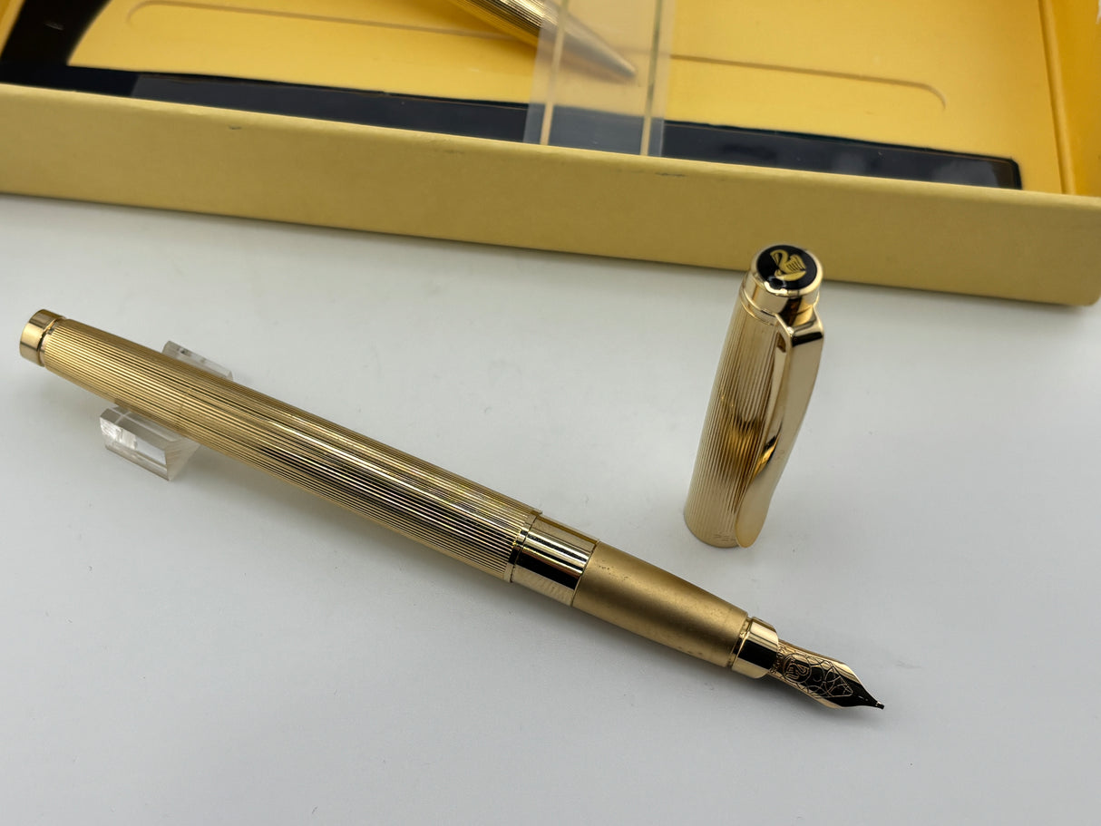 PELIKAN P590 Set Heavy gold plated fluted superb quality Gold nib 14k - Ball Pen and Fountain Pen