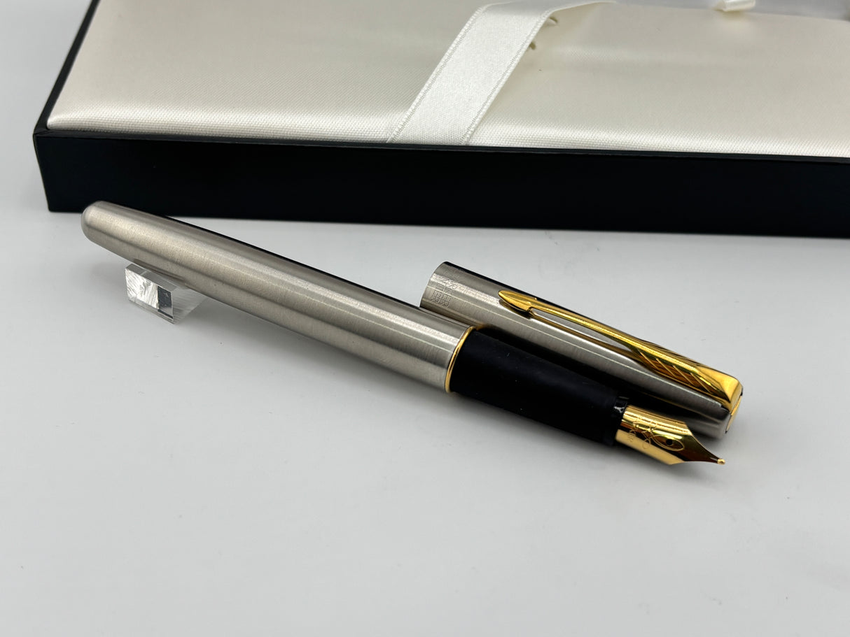 Parker Frontier Chrome satin circa 2015 - Fountain Pen
