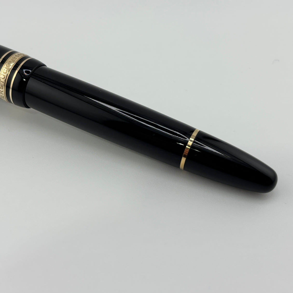 Montblanc Black Resin Meisterstuck #146 LeGrand Fountain Pen - Fine 14kt Gold Nib