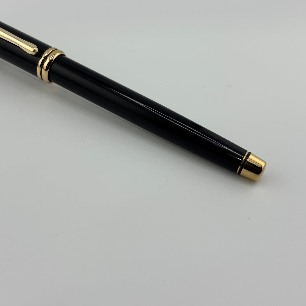 Cross Townsend Black Lacquer Fountain Pen - Made in USA - Medium 14kt Gold Nib