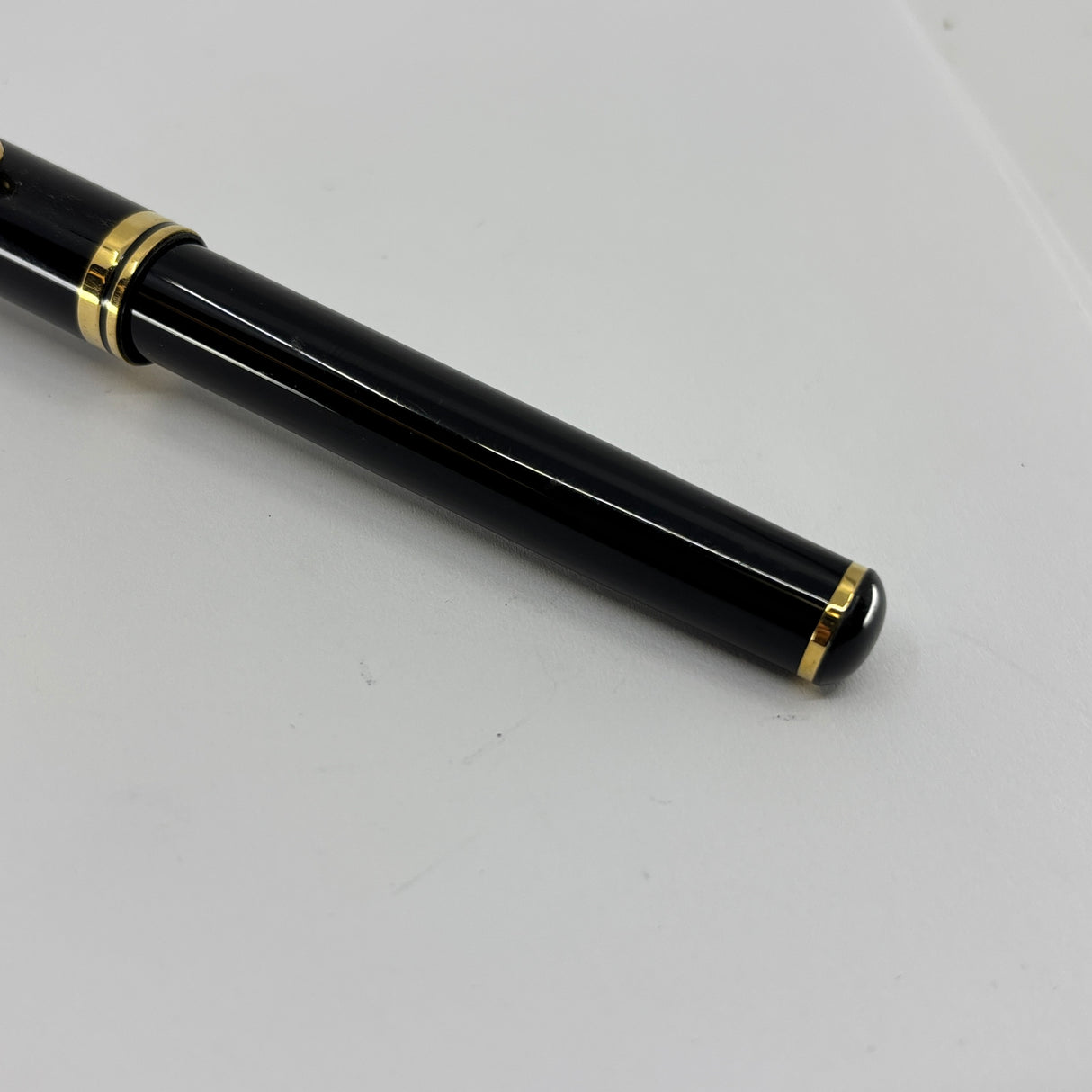 Sheaffer Connaisseur Black Fountain Pen - Fine 18kt Gold Nib