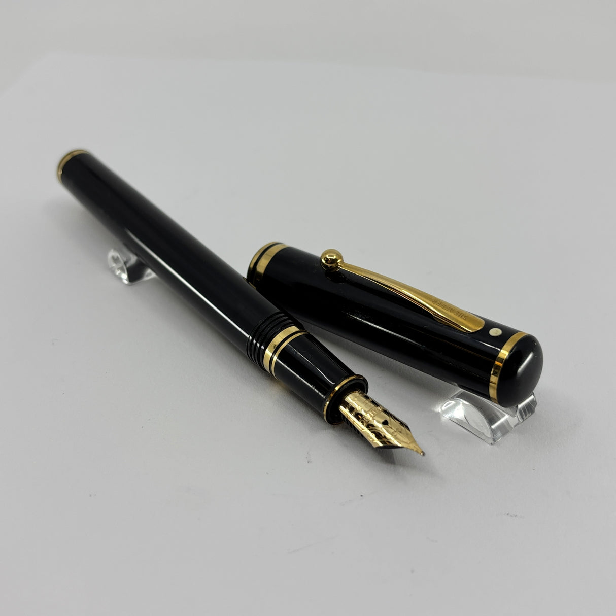 Sheaffer Connaisseur Black Fountain Pen - Fine 18kt Gold Nib