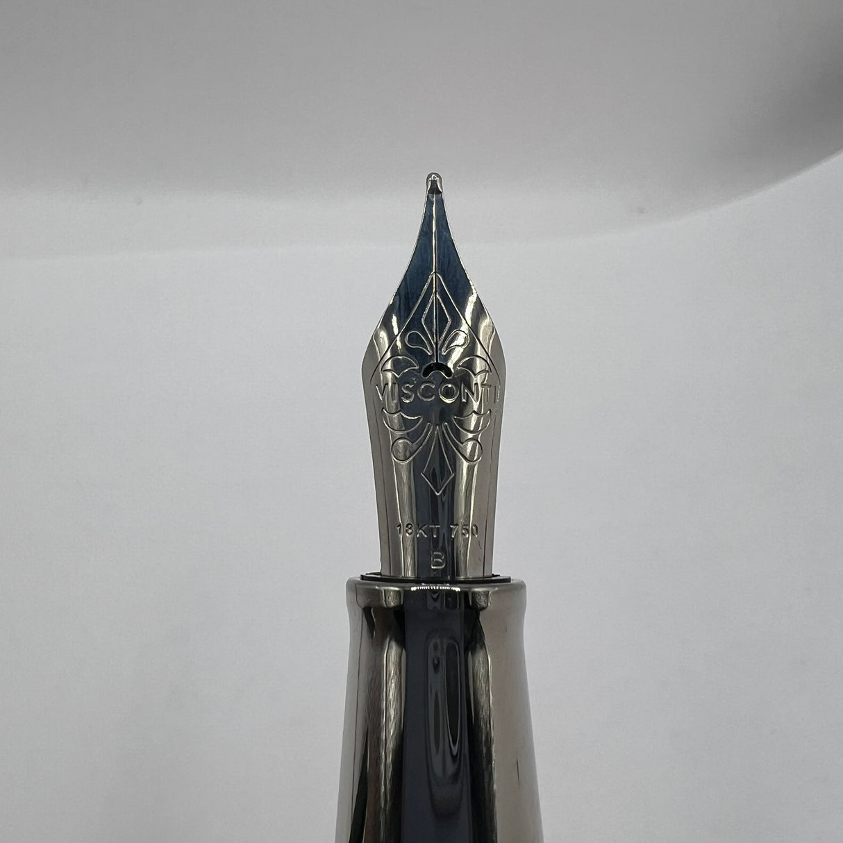 Visconti Oversized Opera Master Essence Stargazer Limited Edition Fountain Pen - Broad 18kt Gold Nib - LE# 74/88