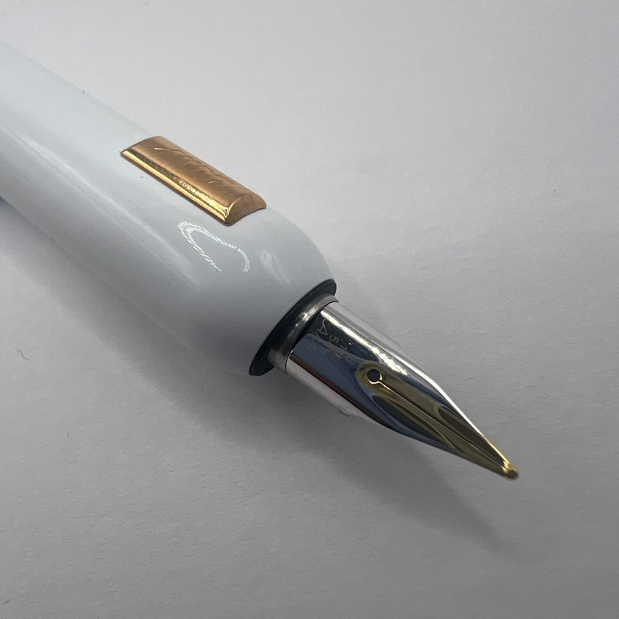 Lamy Dialog CC White Lacquered Retractable Nib Fountain Pen - Broad 14kt Gold Nib