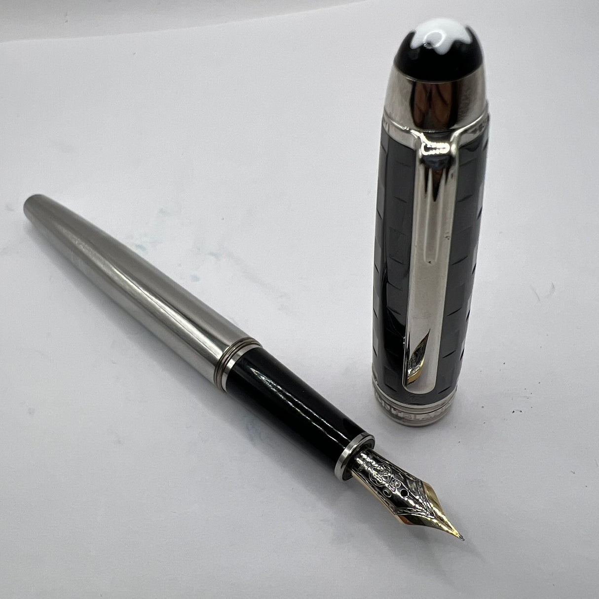 Montblanc Solitaire Ceramic Black Prisma Classique #145 Fountain Pen - Fine 14kt Gold Nib