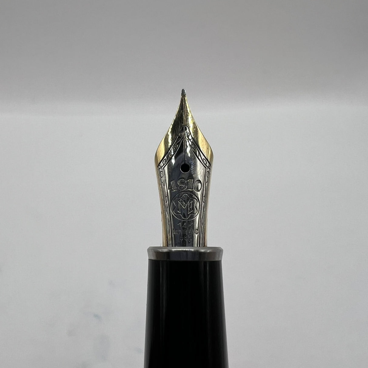 Montblanc Solitaire Ceramic Black Prisma Classique #145 Fountain Pen - Fine 14kt Gold Nib