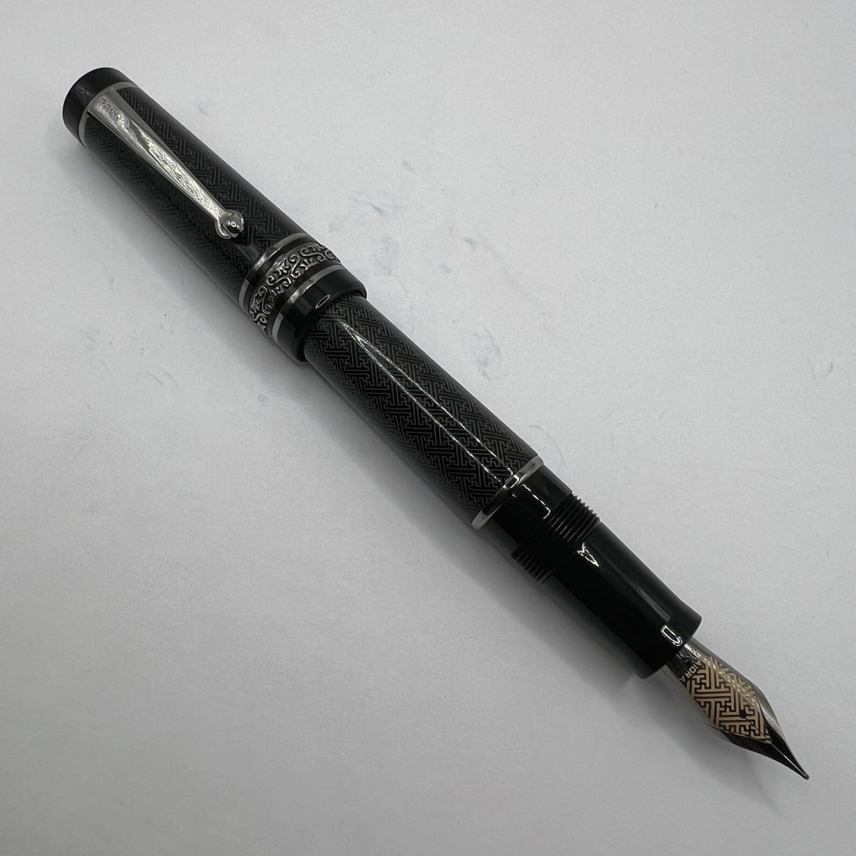 Maiora Dedalo Limited Edition Fountain Pen - Medium 14kt Gold Nib