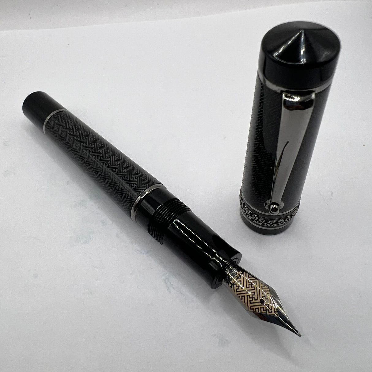 Maiora Dedalo Limited Edition Fountain Pen - Medium 14kt Gold Nib
