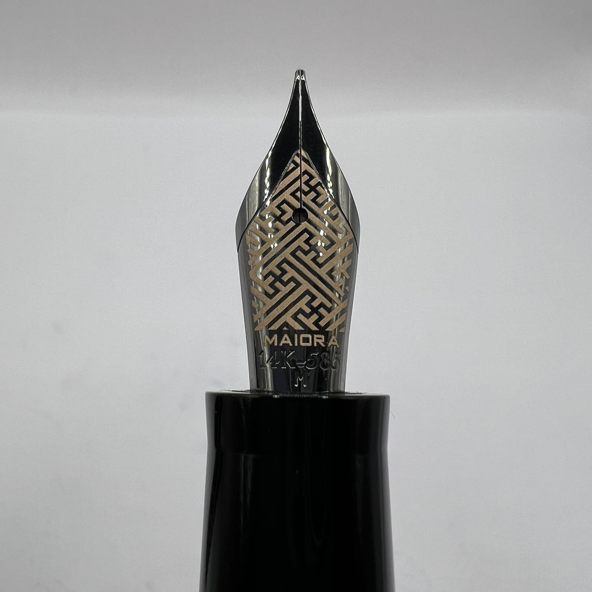 Maiora Dedalo Limited Edition Fountain Pen - Medium 14kt Gold Nib