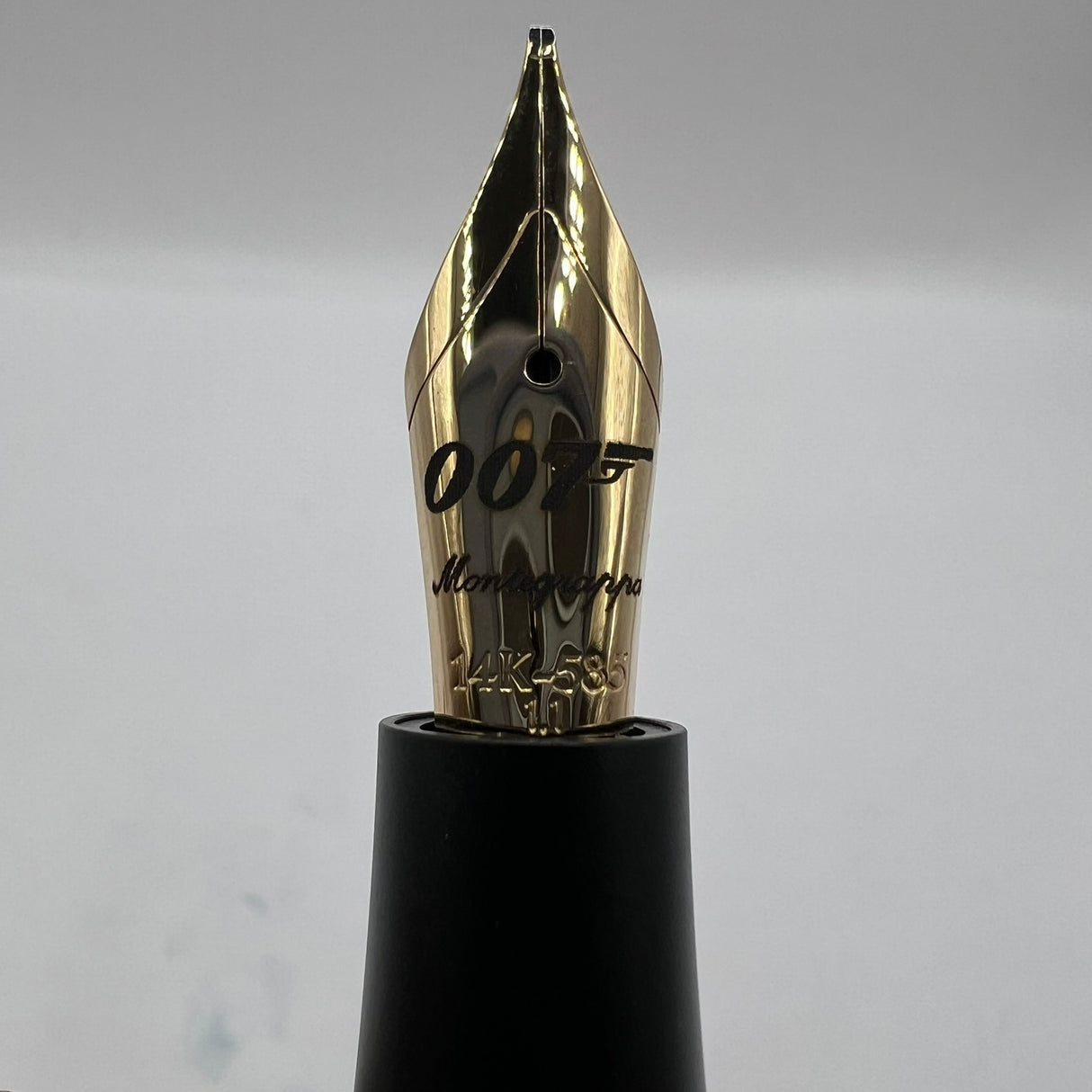 Montegrappa 007 James Bond Special Issue Fountain Pen - STUB 1.1mm 14kt Gold Nib