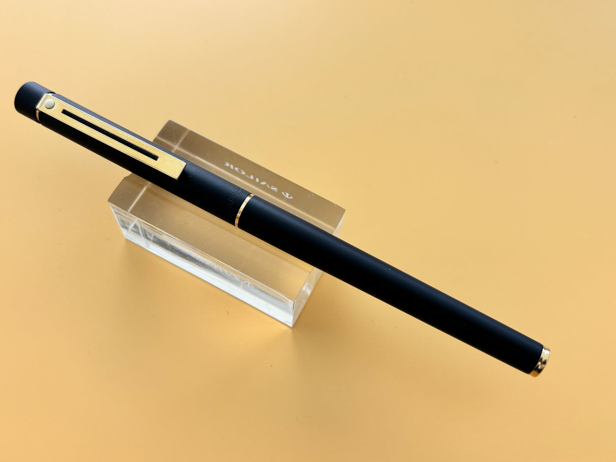 Sheaffer Targa Slim Black Matte circa 1995 New condition and boxed - Fountain Pen