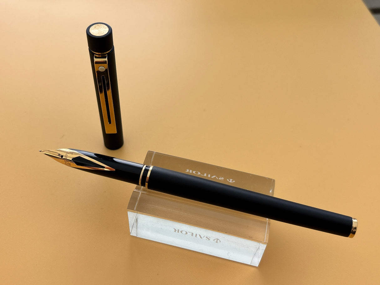 Sheaffer Targa Slim Black Matte circa 1995 New condition and boxed - Fountain Pen
