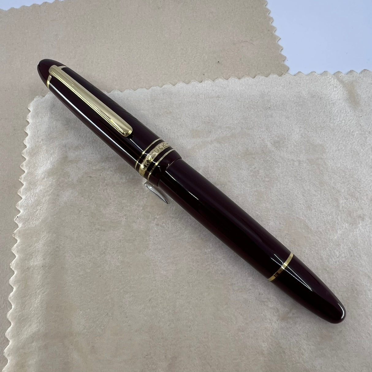 Montblanc Meisterstuck #146 LeGrand Bordeaux Fountain Pen - Fine 14kt Gold Nib - Engraved Cap